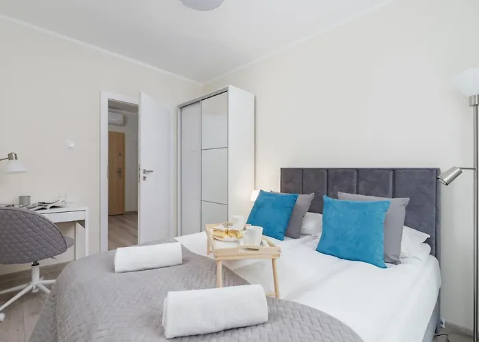 W Parku Lotnikow Tauron Arena By Renters *